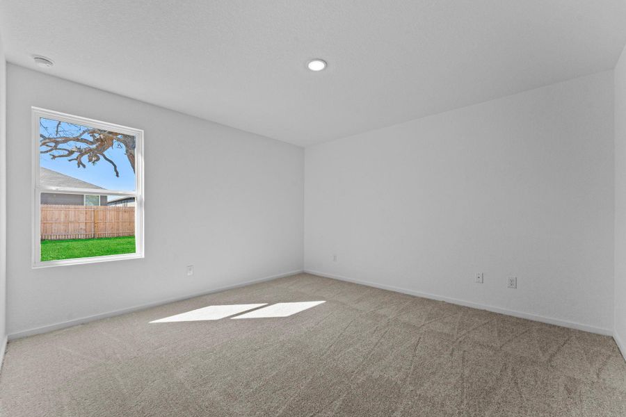 Spacious, unfurnished interior of a new home in Friendship Oaks, Fredericksburg (Image 19).