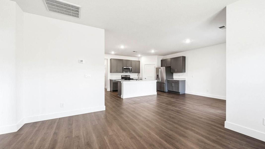 Spacious, unfurnished interior of a new home in Fieldcrest Acres, Blountville (Image 7).