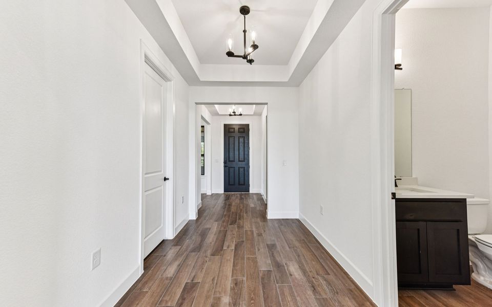 Spacious, unfurnished interior of a new home in Kissing Tree, San Marcos (Image 9).