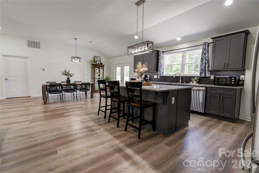 Kitchen/ Dining Room