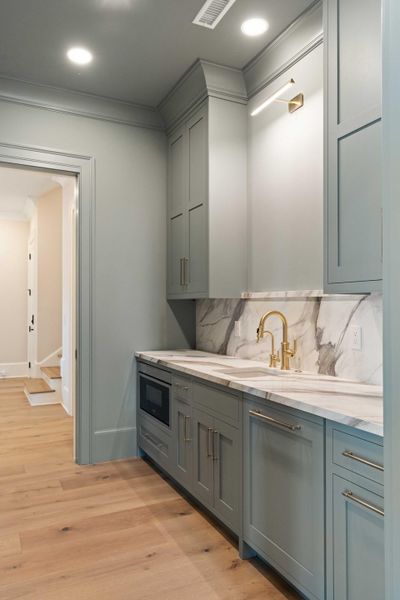 Furnished interior view inside a new home in , Ravenel (Image 19).