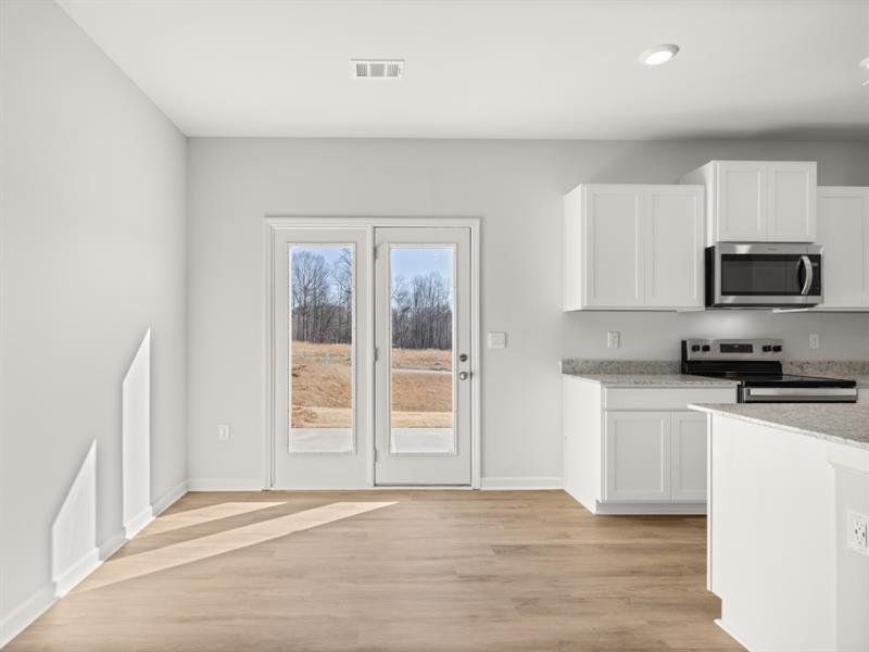 Spacious, unfurnished interior of a new home in Rolling Meadows, Jasper (Image 18).