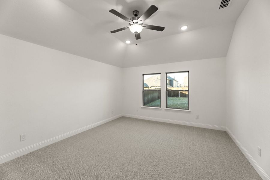 Spacious, unfurnished interior of a new home in Meadow Run, Melissa (Image 18).