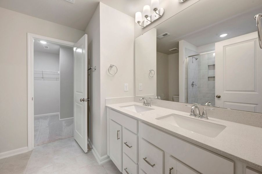 Owner's Bathroom Owner's Bathroom