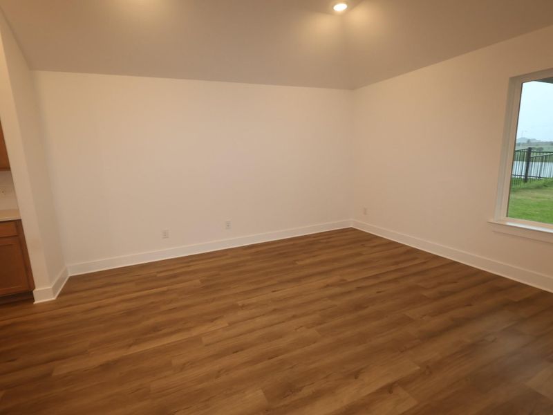Spacious, unfurnished interior of a new home in Lago Mar, Santa Fe (Image 10).