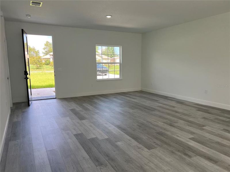 Spacious, unfurnished interior of a new home in , Ocala (Image 20).