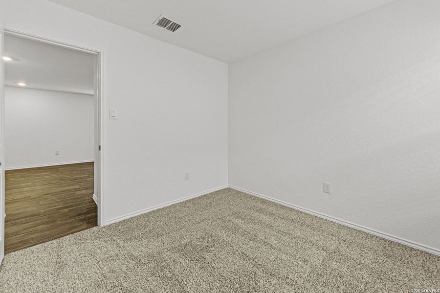 Spacious, unfurnished interior of a new home in Stonehill, San Antonio (Image 27).