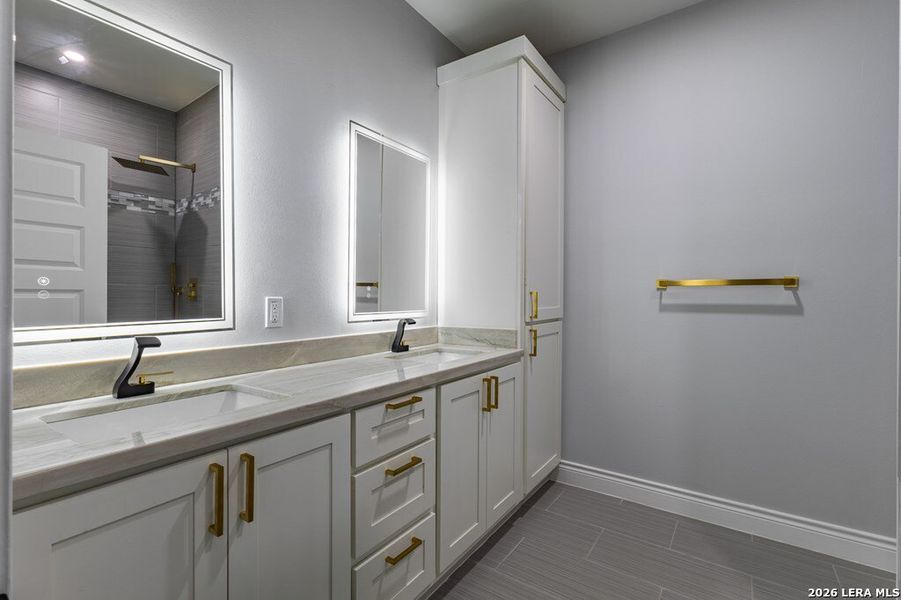 Furnished interior view inside a new home in , Harlingen (Image 15).