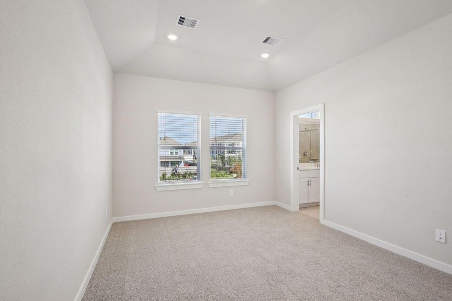 Spacious, unfurnished interior of a new home in , Kemah (Image 29).