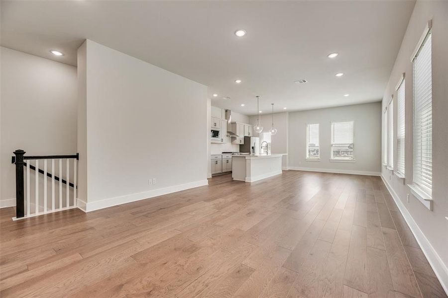 Spacious, unfurnished interior of a new home in Collin Creek, Plano (Image 19).