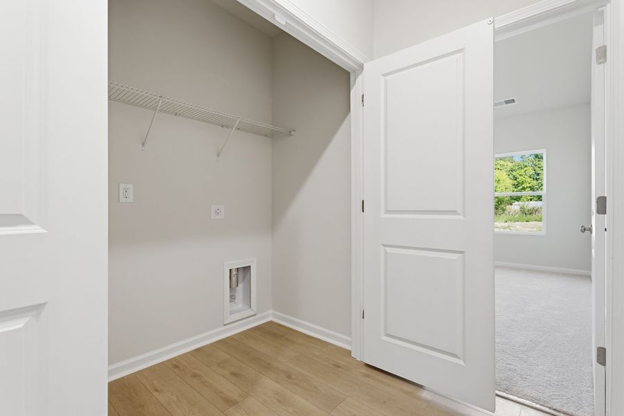Spacious, unfurnished interior of a new home in Piper Creek, Newton (Image 25).