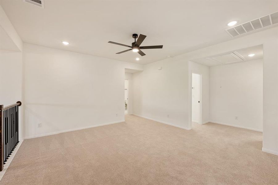 Spacious, unfurnished interior of a new home in Willow Wood Classic 50, McKinney (Image 27).