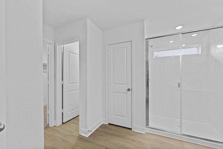Spacious, unfurnished interior of a new home in Riverview, Georgetown (Image 36).
