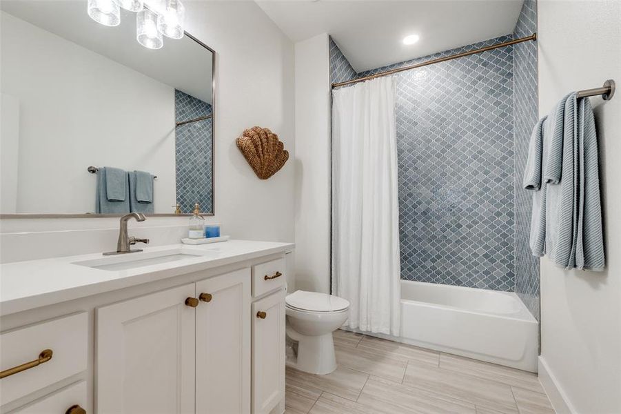 Furnished interior view inside a new home in , Dallas (Image 34).