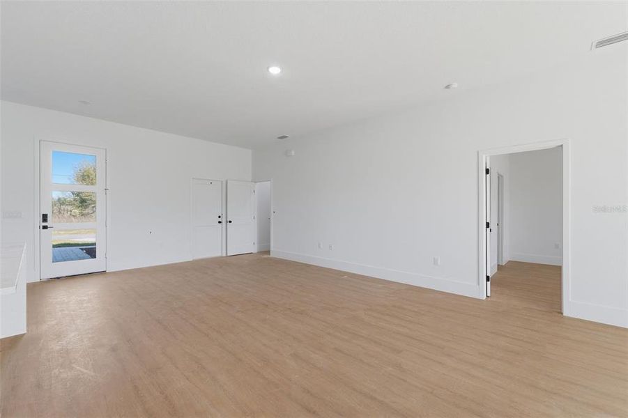 Spacious, unfurnished interior of a new home in , Ocala (Image 25).