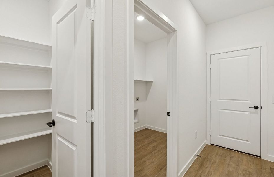 Spacious, unfurnished interior of a new home in Mavera, Conroe (Image 33).