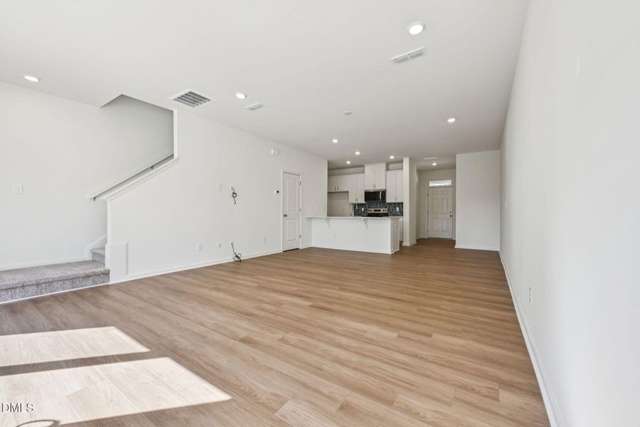 8-web-or-mls-212 Parker Lane-S0503-008