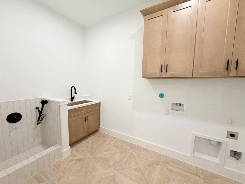 Furnished interior view inside a new home in , Angleton (Image 4).