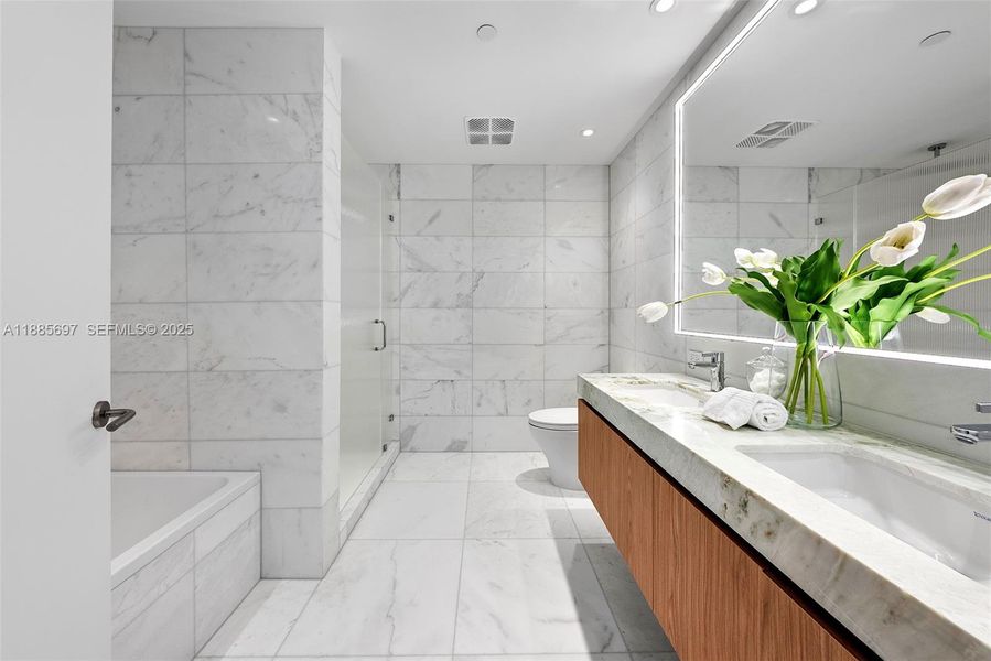 Furnished interior view inside a new home in Five Park, Miami Beach (Image 45).