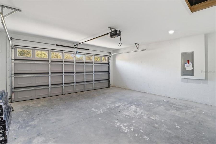 Spacious, unfurnished interior of a new home in , Citrus Springs (Image 34).