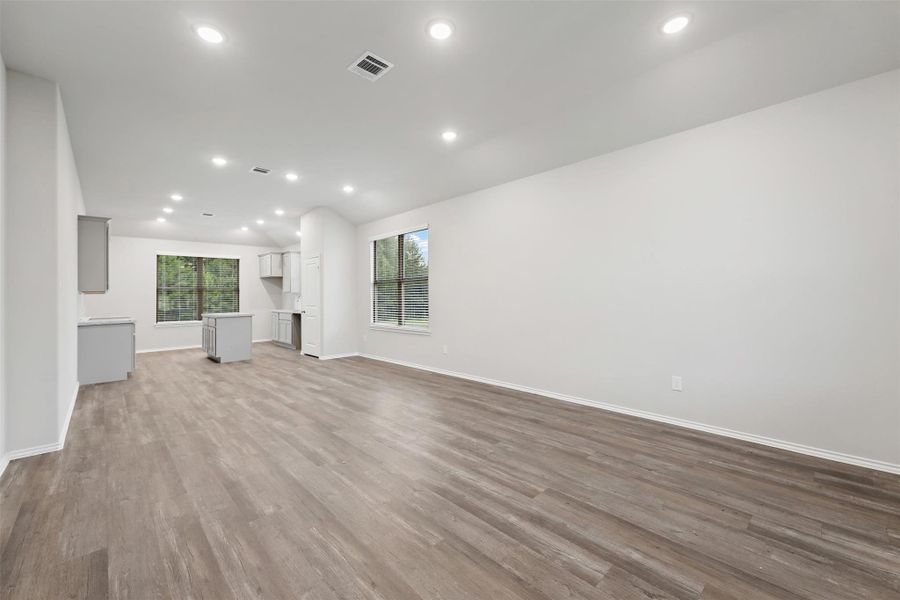 Spacious, unfurnished interior of a new home in , Lufkin (Image 24). Spacious, unfurnished interior of a new home in , Lufkin (Image 24).