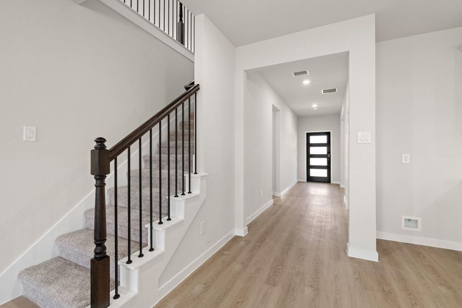 Spacious, unfurnished interior of a new home in Sunterra, Katy (Image 13).