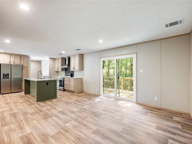 Spacious, unfurnished interior of a new home in , Braselton (Image 24). Spacious, unfurnished interior of a new home in , Braselton (Image 24).