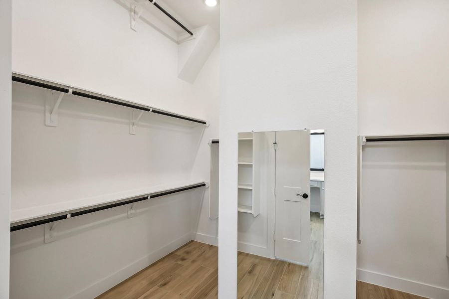 Spacious, unfurnished interior of a new home in Riceland 60',65',70', Old River-Winfree (Image 34).