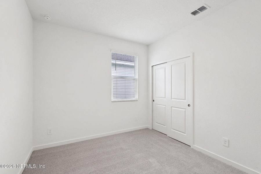 Spacious, unfurnished interior of a new home in Azalea Creek, Jacksonville (Image 32).