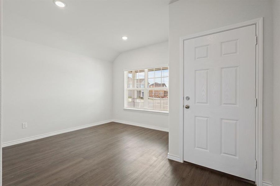 Spacious, unfurnished interior of a new home in Sycamore Landing, Fort Worth (Image 10). Spacious, unfurnished interior of a new home in Sycamore Landing, Fort Worth (Image 10).