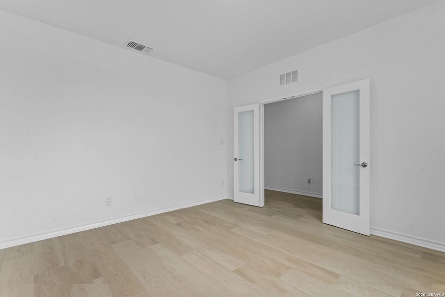 Spacious, unfurnished interior of a new home in Nopal Valley, San Antonio (Image 19). Spacious, unfurnished interior of a new home in Nopal Valley, San Antonio (Image 19).