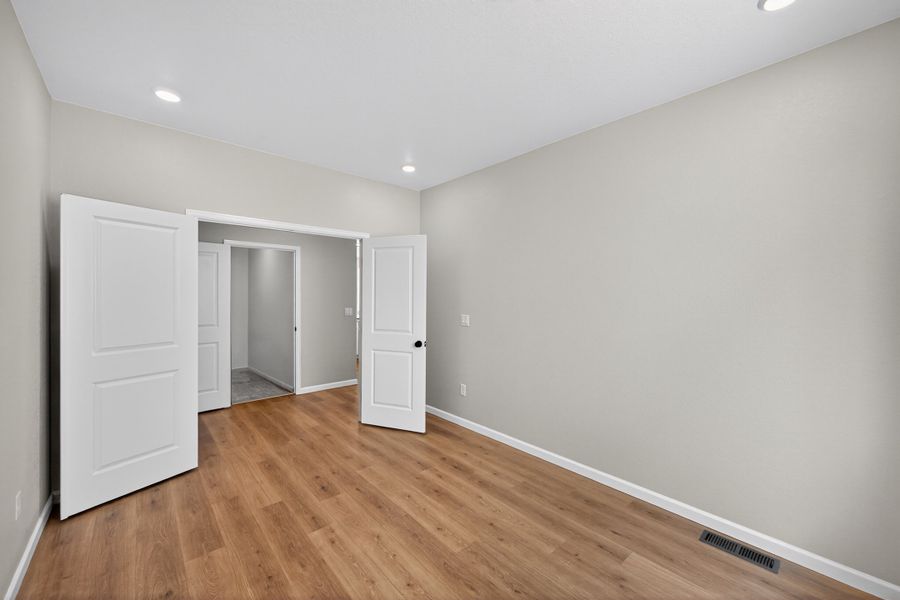 Spacious, unfurnished interior of a new home in Macanta, Castle Rock (Image 17). Spacious, unfurnished interior of a new home in Macanta, Castle Rock (Image 17).