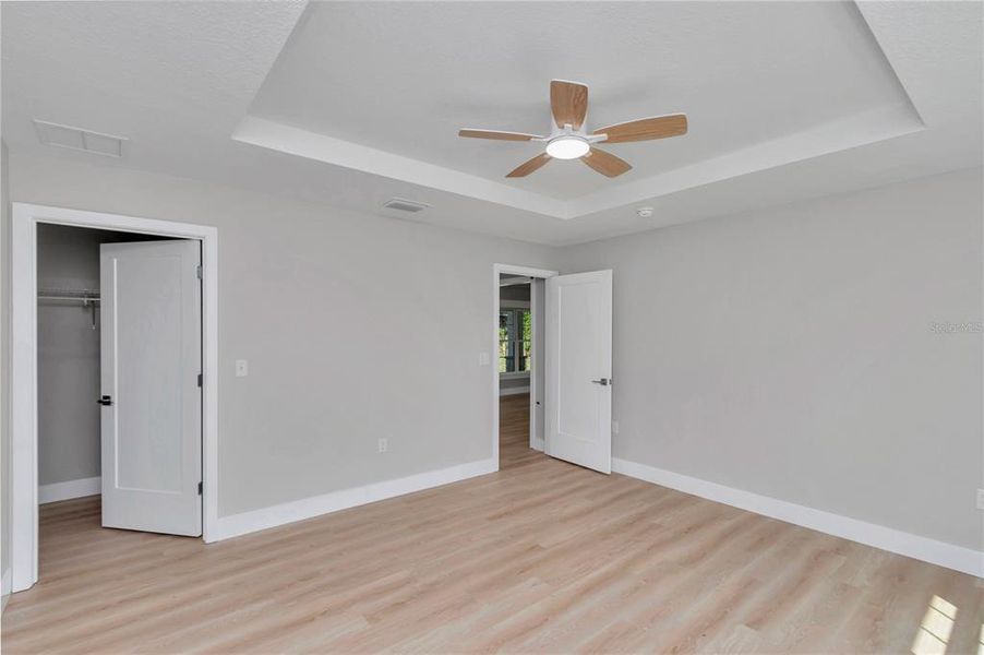 Spacious, unfurnished interior of a new home in , Ocala (Image 9).