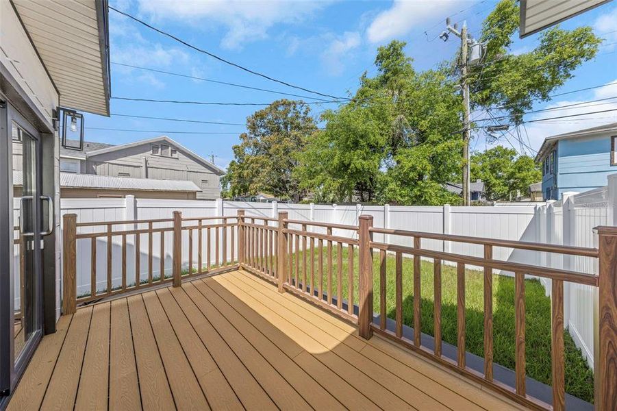 Exterior details and patio area of a home in , St. Petersburg (Image 30).