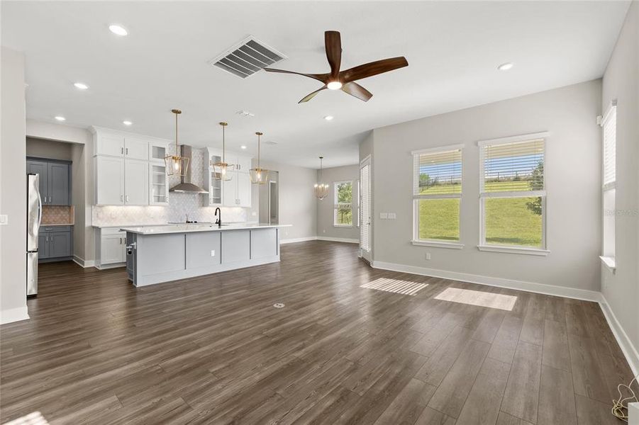 Spacious, unfurnished interior of a new home in , Winter Garden (Image 62).