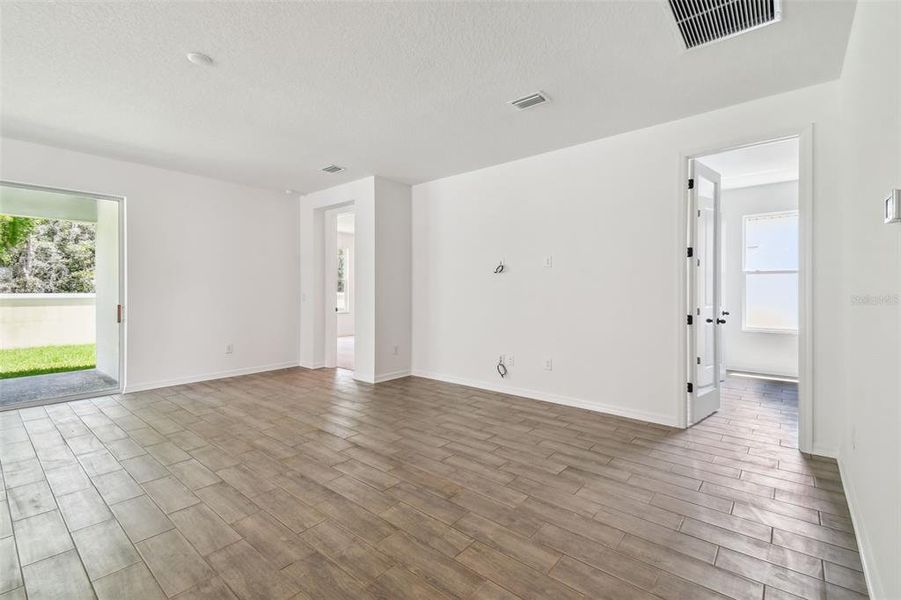 Spacious, unfurnished interior of a new home in Cascades at Southern Hills, Brooksville (Image 31).