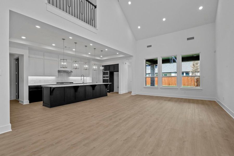 Spacious, unfurnished interior of a new home in Riceland, Mont Belvieu (Image 21).