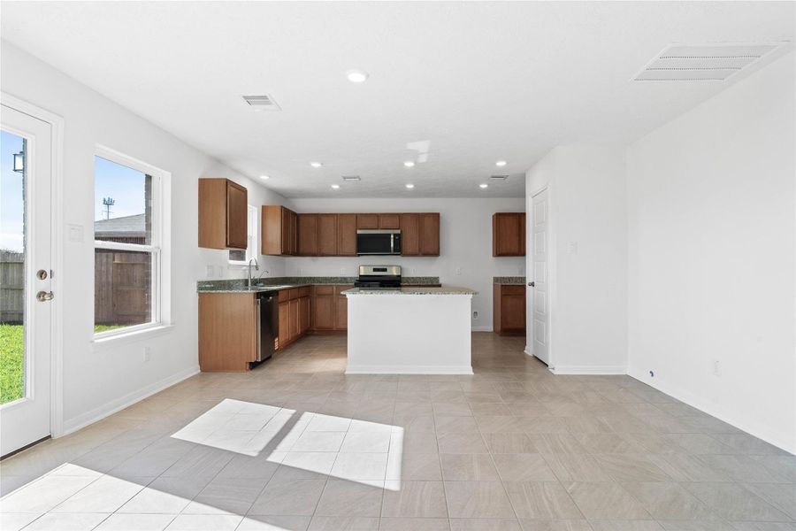 Furnished interior view inside a new home in Vida Costera, Texas City (Image 9).