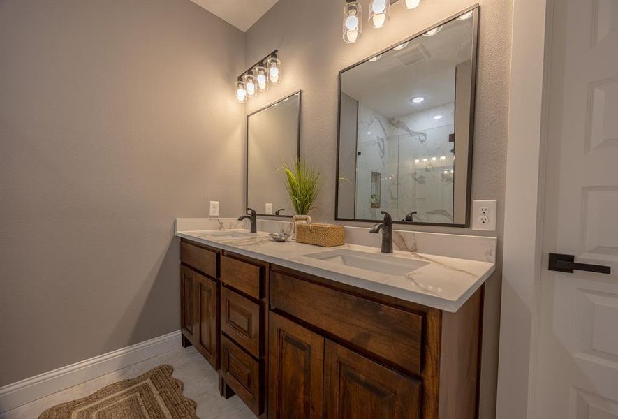 Furnished interior view inside a new home in , Cleburne (Image 31).