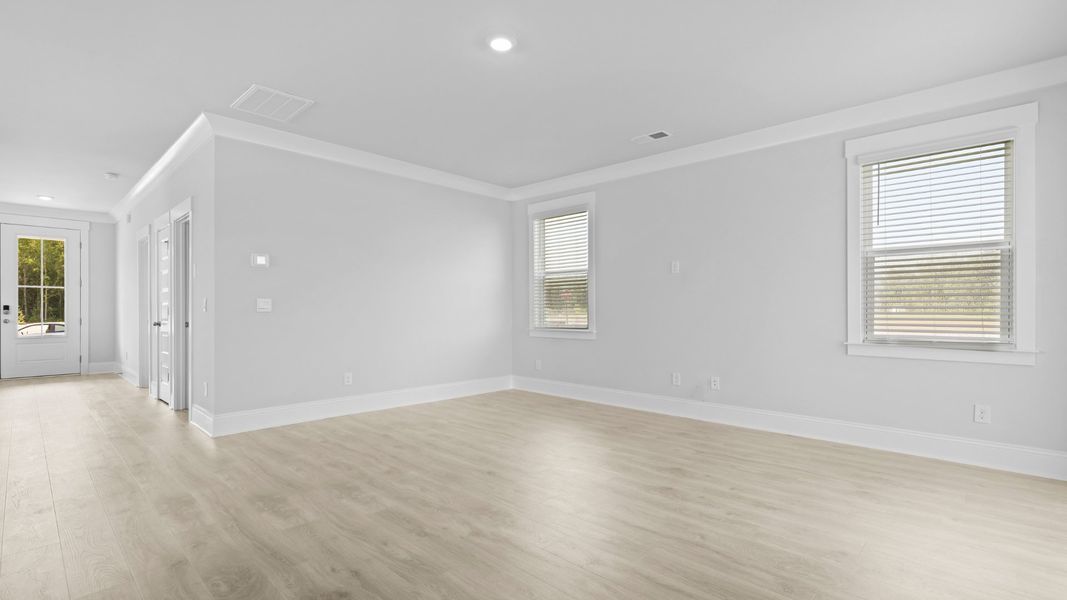 Representative unfurnished interior of a home built from the SPRUCEWOOD by D.R. Horton in Sheep Island, Summerville (Image 20).