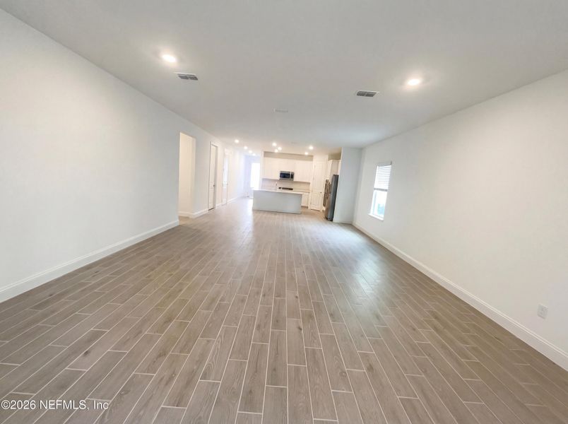 Spacious, unfurnished interior of a new home in Tributary, Yulee (Image 13).