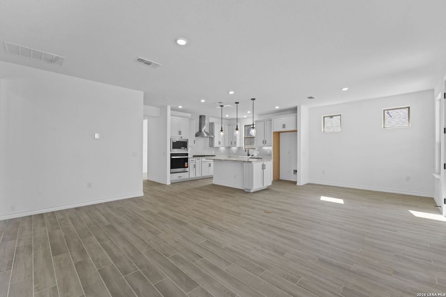 Spacious, unfurnished interior of a new home in Del Webb New Braunfels at Veramendi, New Braunfels (Image 37).