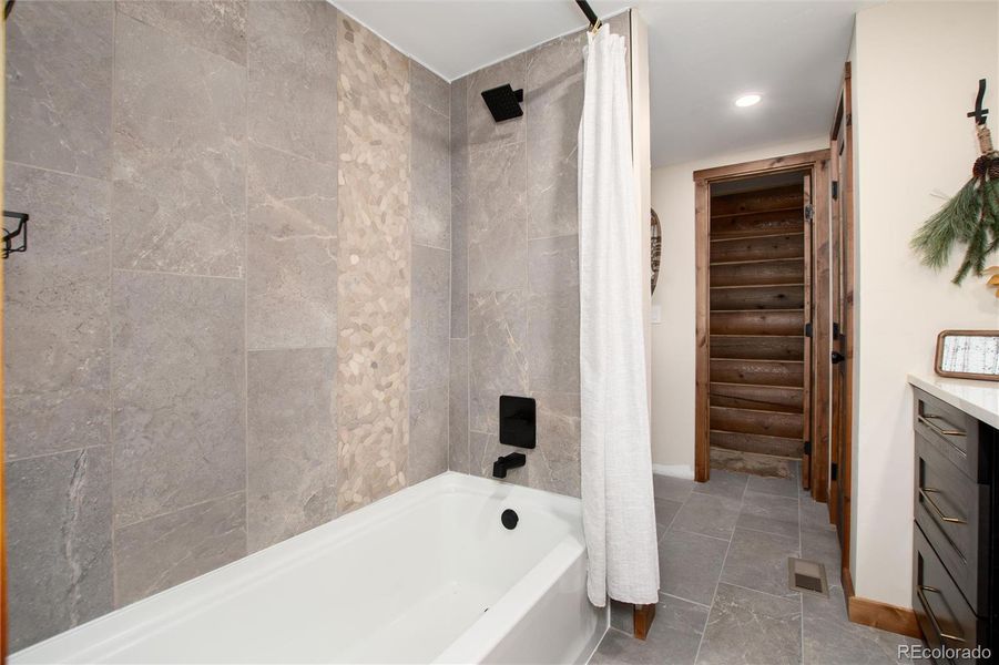 Furnished interior view inside a new home in , Idaho Springs (Image 12).