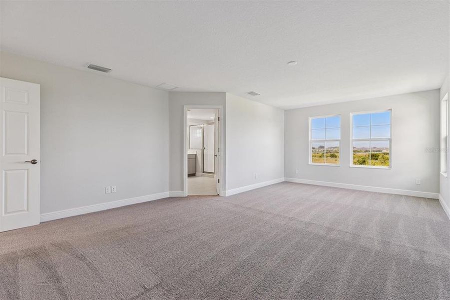 Spacious, unfurnished interior of a new home in Mirada, San Antonio (Image 18).