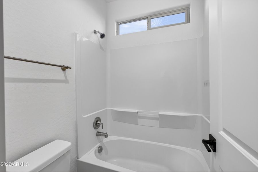 27_6x7a8215 27_6x7a8215