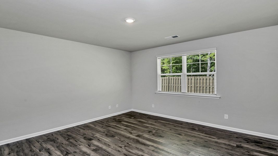 Spacious, unfurnished interior of a new home in Mulberry Landing, Orangeburg (Image 15).