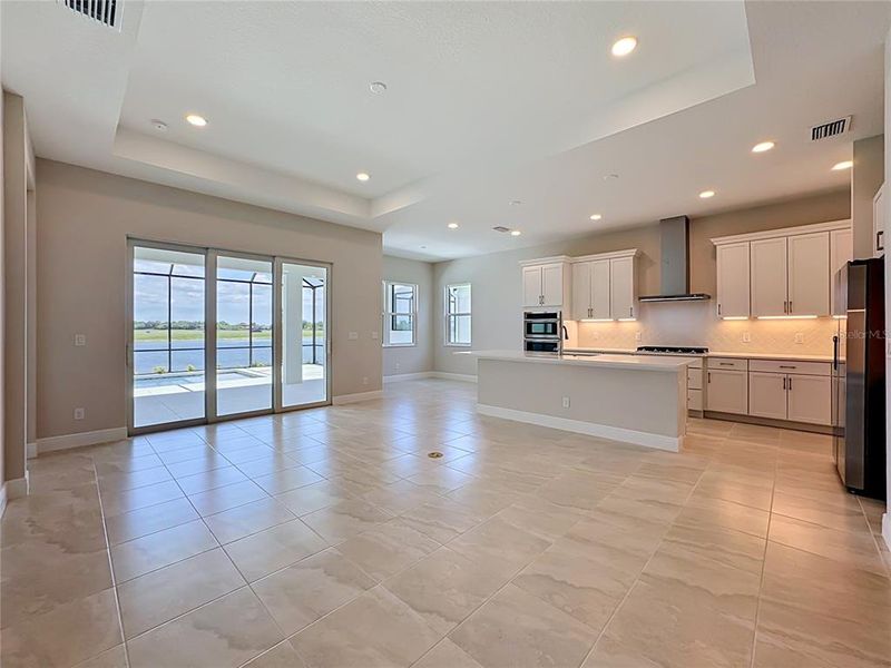 Spacious, unfurnished interior of a new home in Watercolor Place, Bradenton (Image 19).