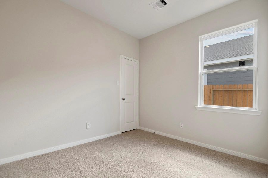 Spacious, unfurnished interior of a new home in Sweetwater Ridge, Conroe (Image 14). Spacious, unfurnished interior of a new home in Sweetwater Ridge, Conroe (Image 14).