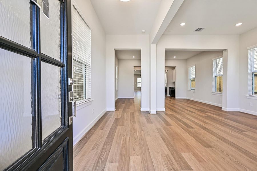 Spacious, unfurnished interior of a new home in Pearland Old Townsite, Pearland (Image 31).