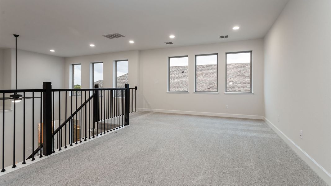 Spacious, unfurnished interior of a new home in Lakes of Cane Island, Katy (Image 19).